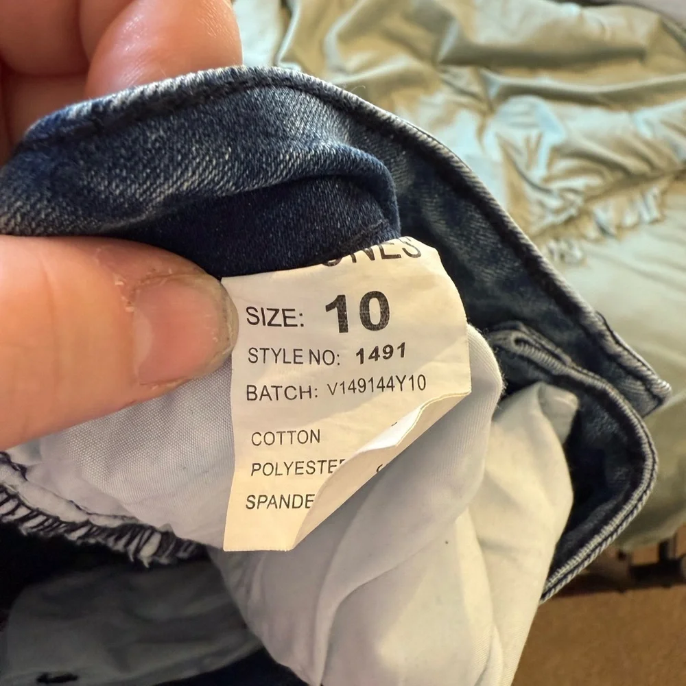 Vipones distressed jeans. Size 10. - Picture 4 of 4